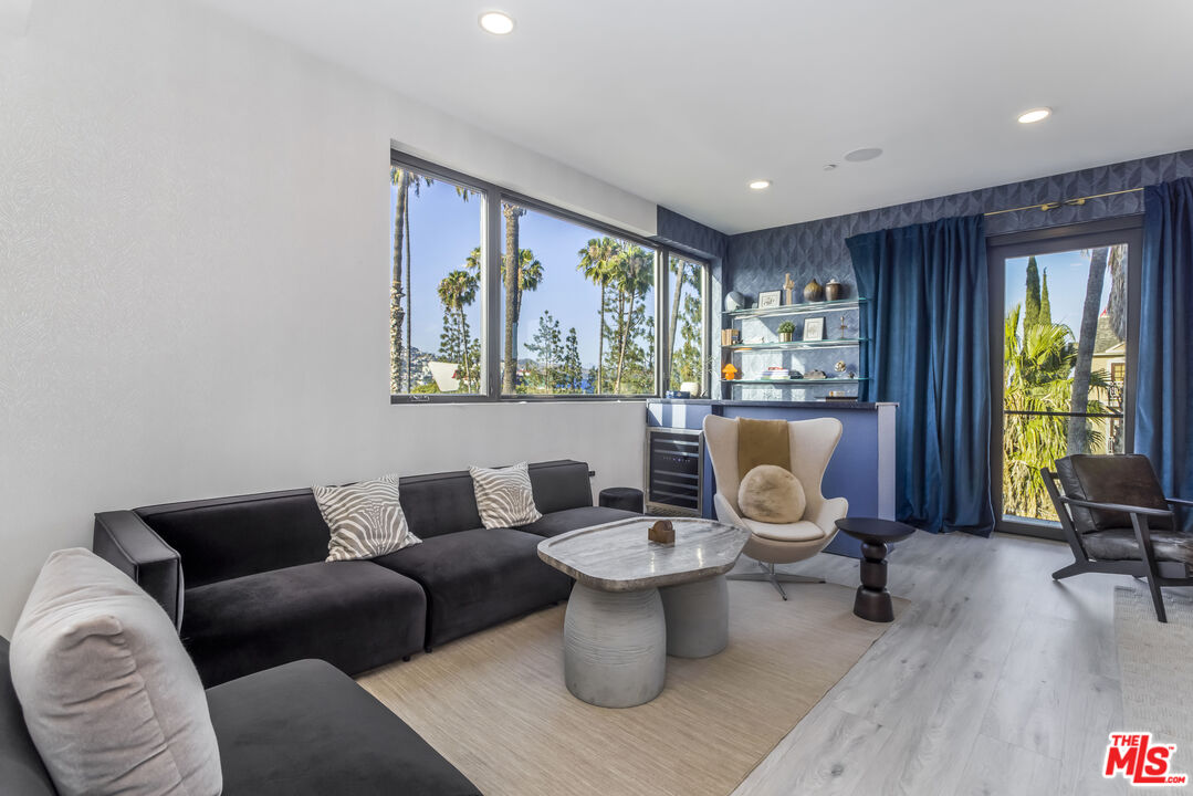137 N Doheny Dr Unit: 3