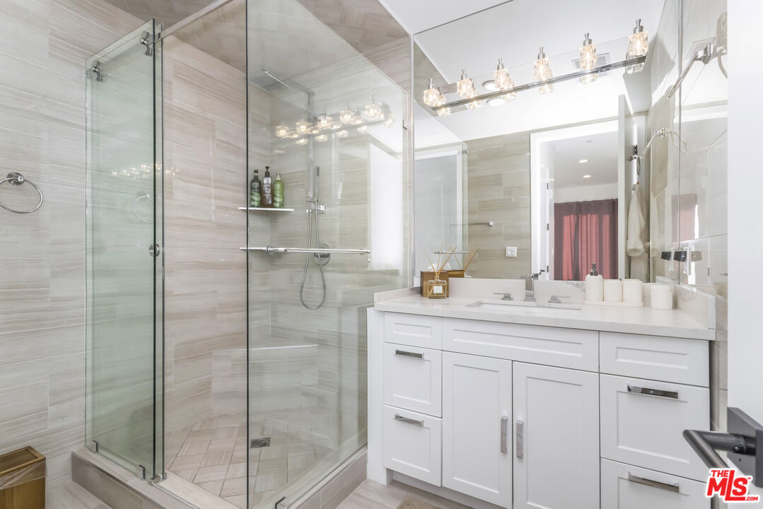 137 N Doheny Dr Unit: 3