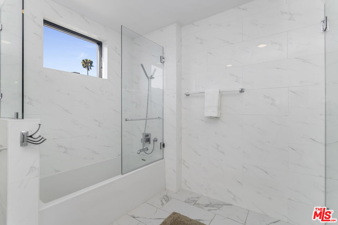 137 N Doheny Dr Unit: 3