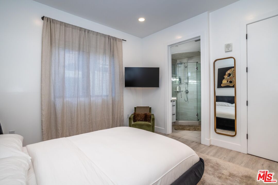 137 N Doheny Dr Unit: 3