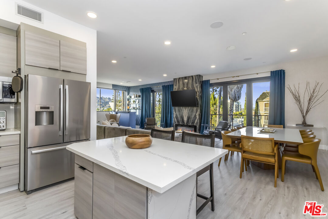 137 N Doheny Dr Unit: 3