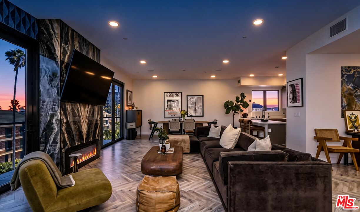 137 N Doheny Dr Unit: 2