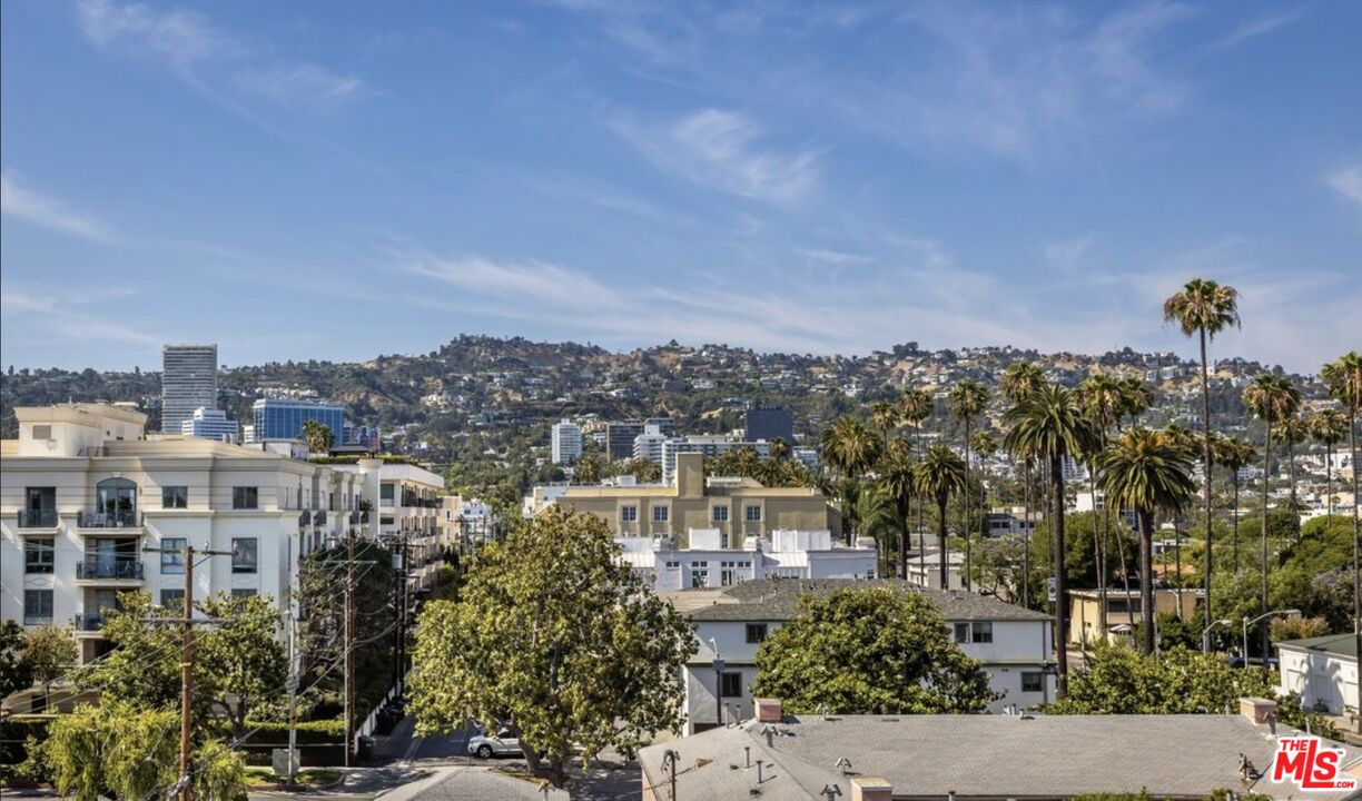 137 N Doheny Dr Unit: 2