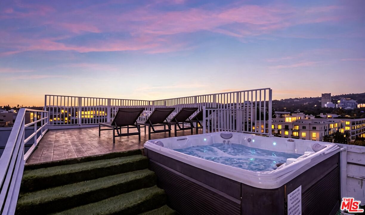 137 N Doheny Dr Unit: 2