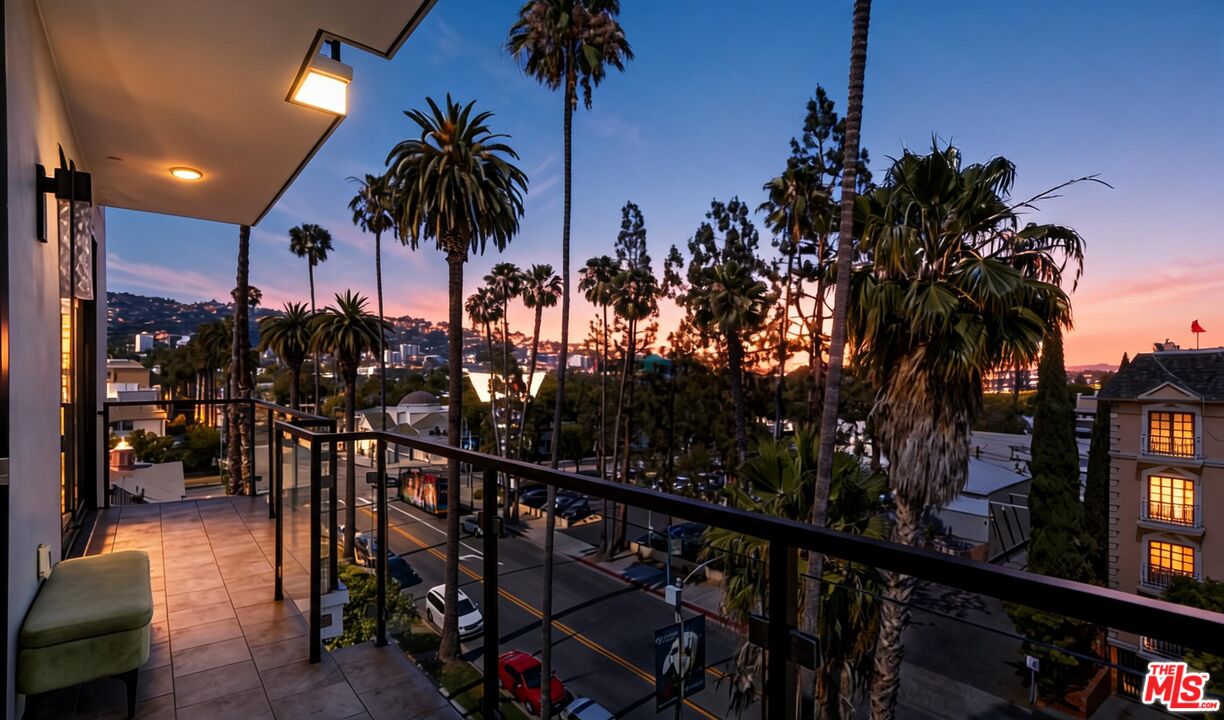 137 N Doheny Dr Unit: 1