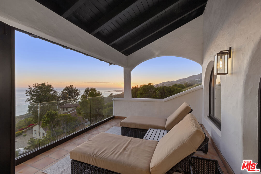 3909 Villa Costera
