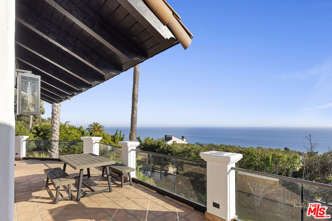 3909 Villa Costera