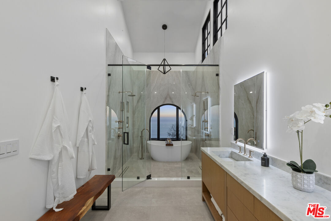 3909 Villa Costera