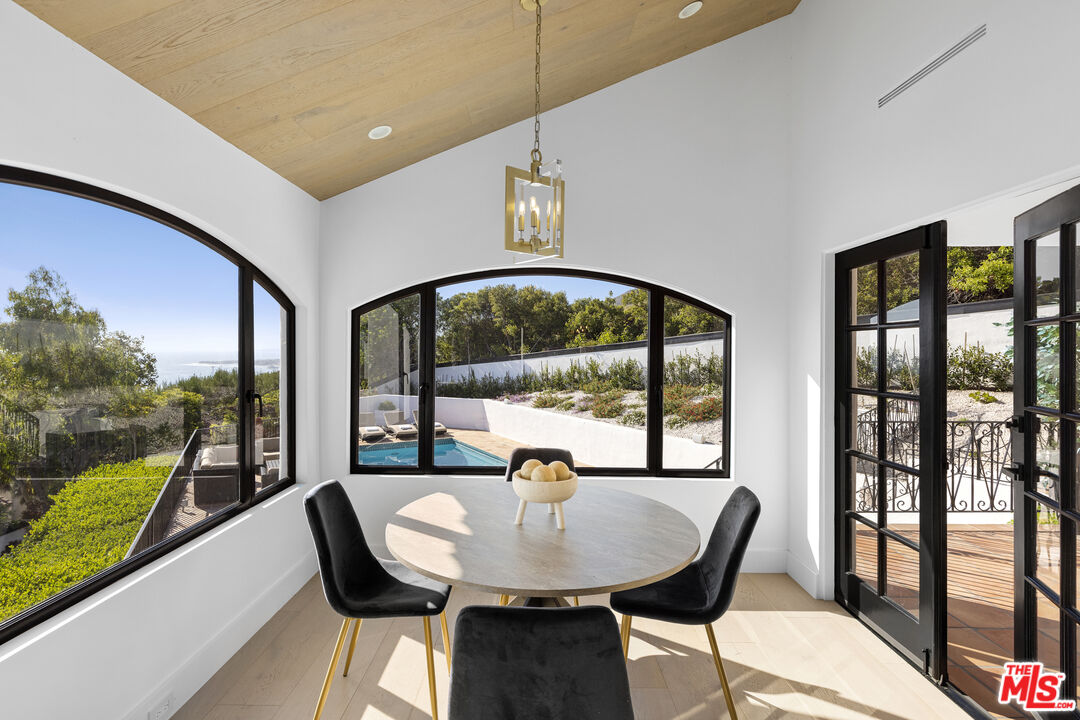 3909 Villa Costera