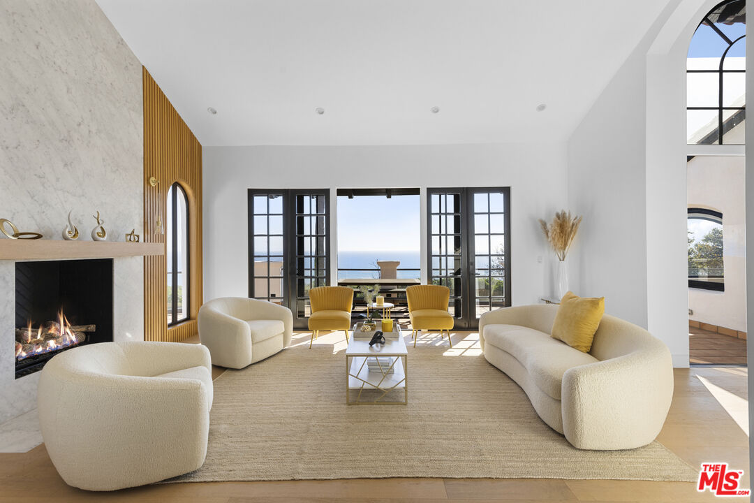 3909 Villa Costera