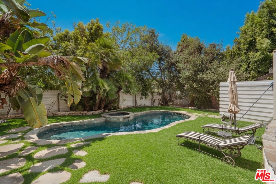 4734 Los Feliz Blvd