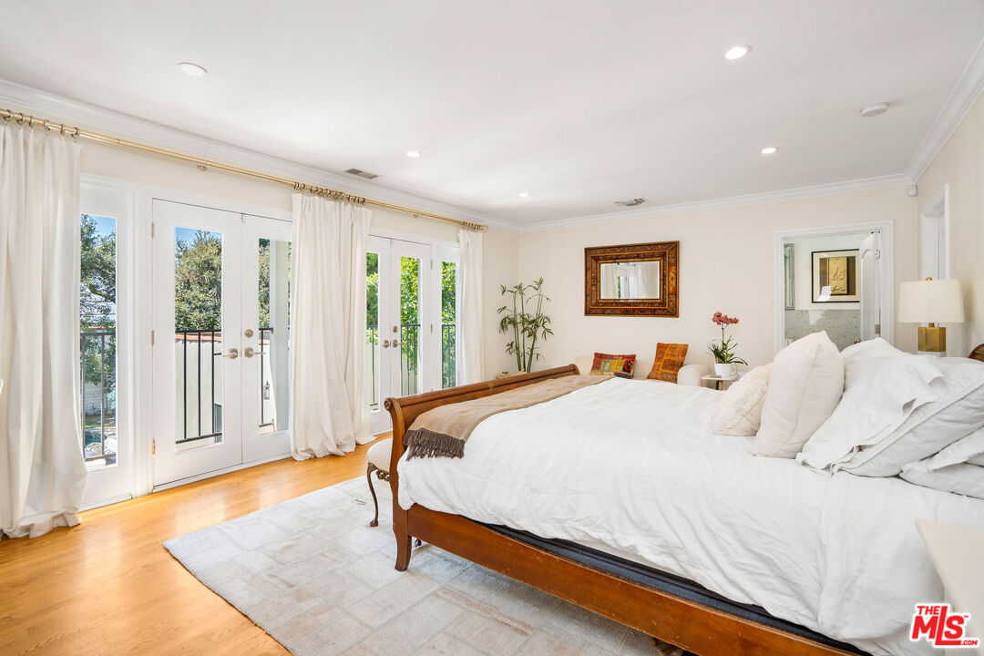 4734 Los Feliz Blvd