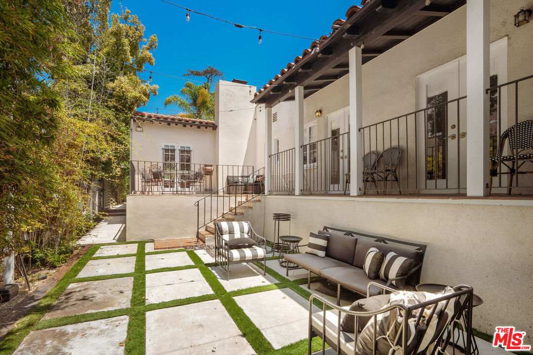 4734 Los Feliz Blvd