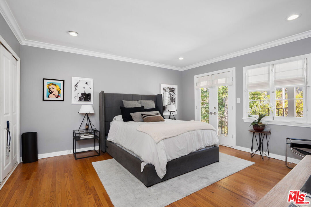 4734 Los Feliz Blvd