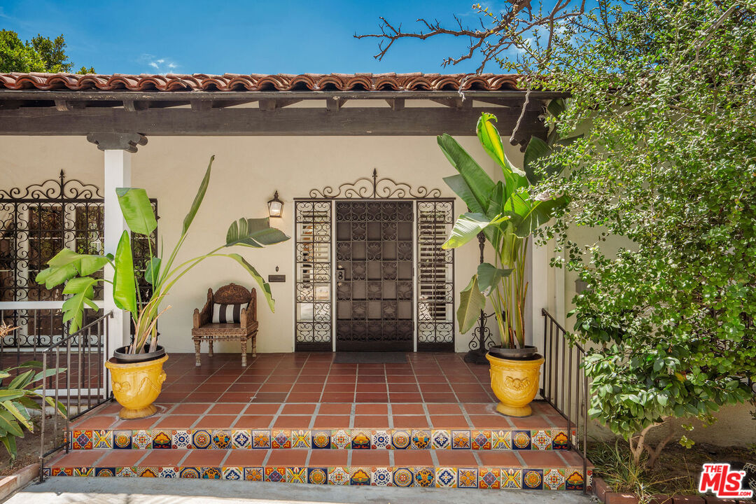 4734 Los Feliz Blvd