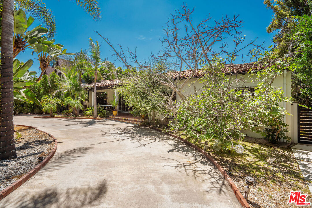 4734 Los Feliz Blvd