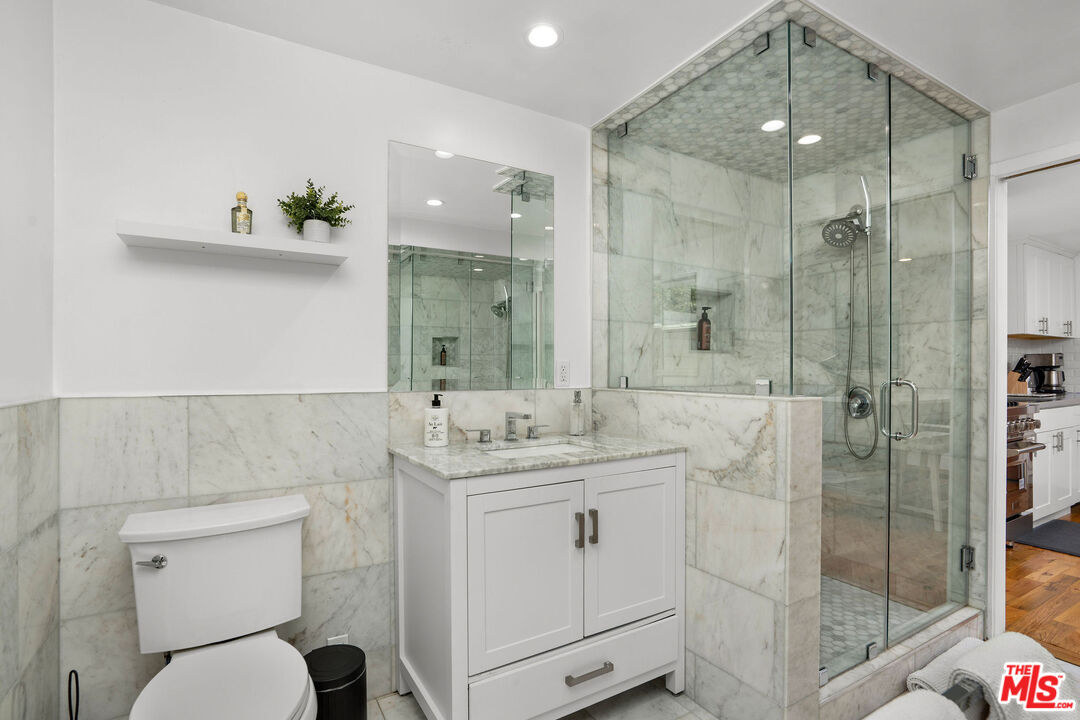 4734 Los Feliz Blvd