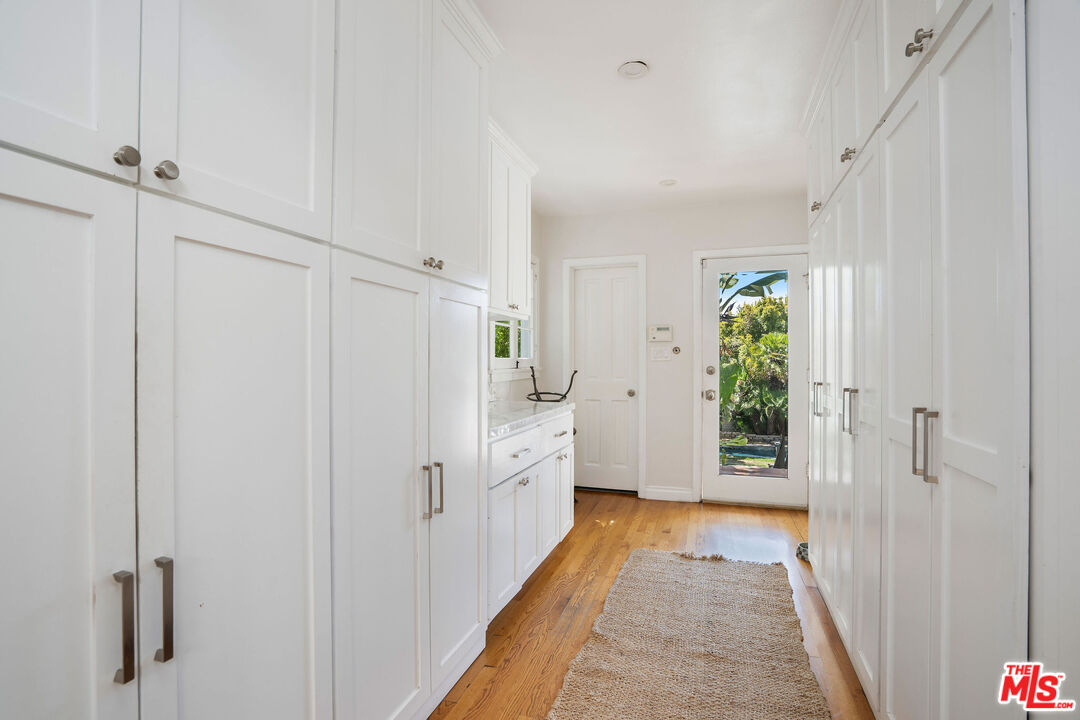 4734 Los Feliz Blvd