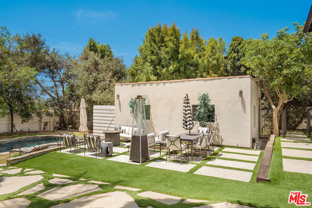 4734 Los Feliz Blvd