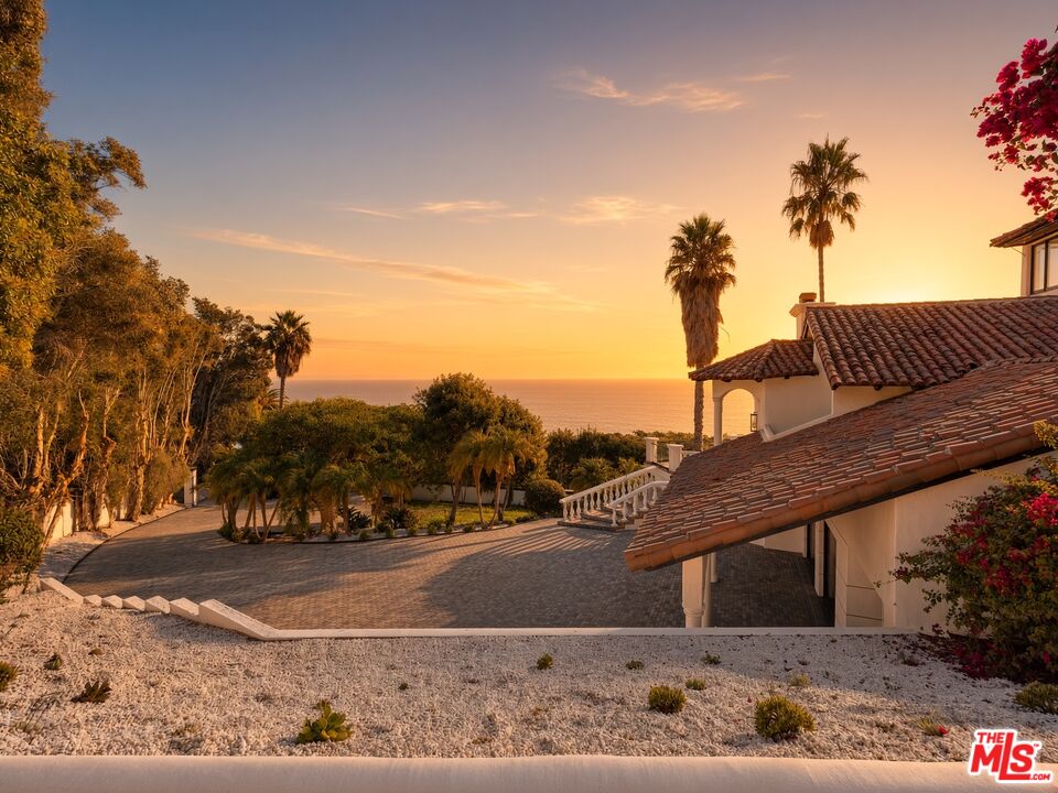 3909 Villa Costera