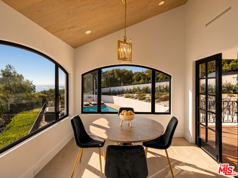 3909 Villa Costera