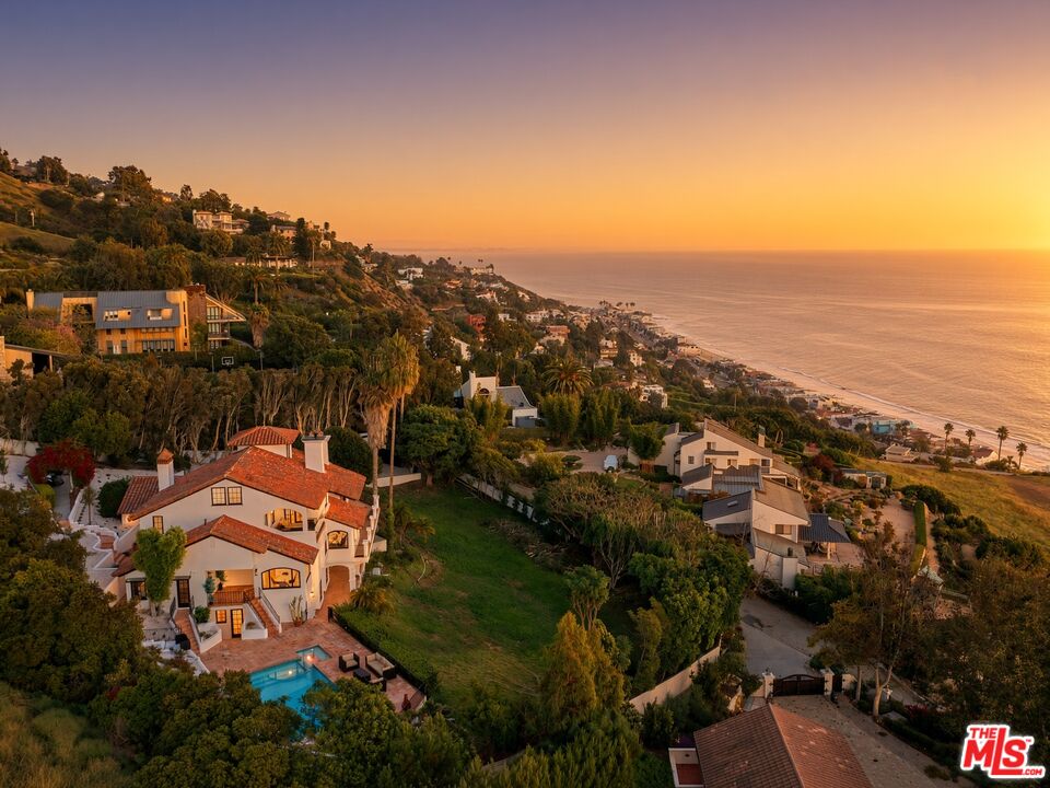 3909 Villa Costera