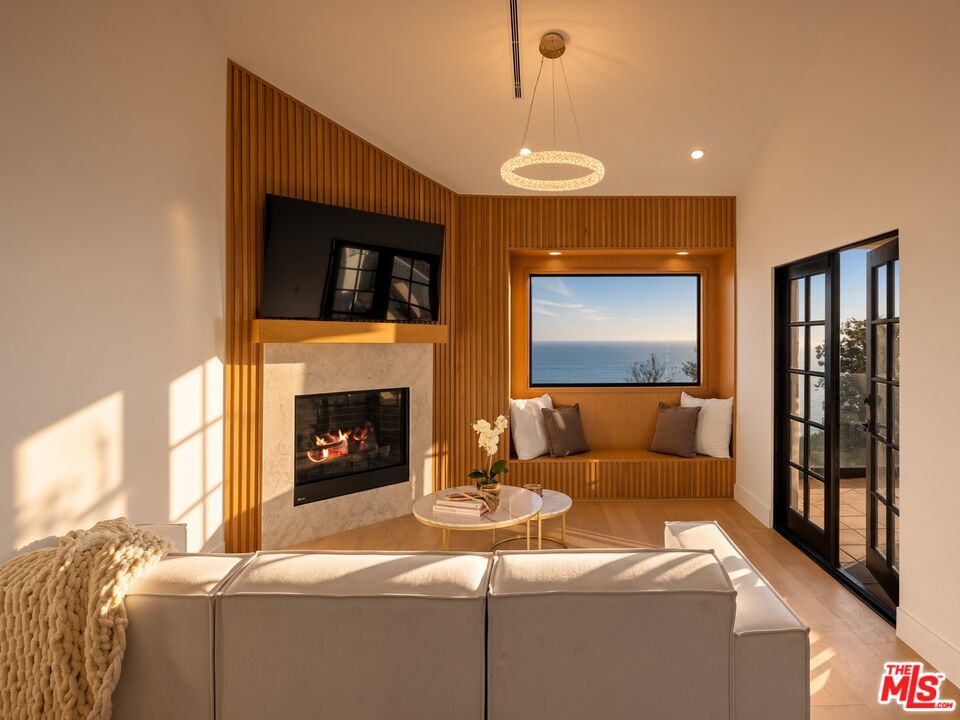 3909 Villa Costera