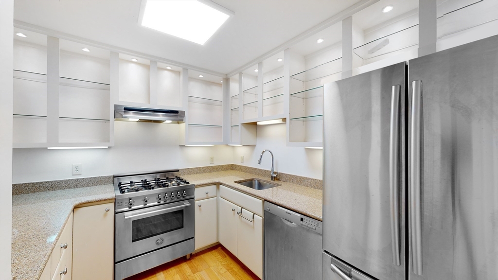 318 Rindge Ave # 212