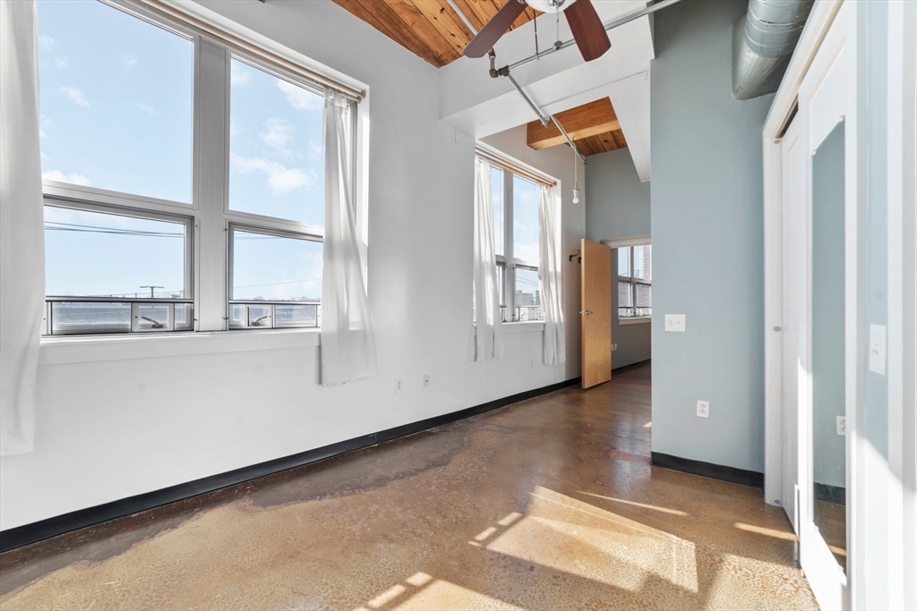 118 Holmes St # 205