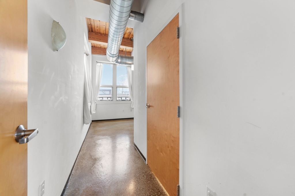 118 Holmes St # 205
