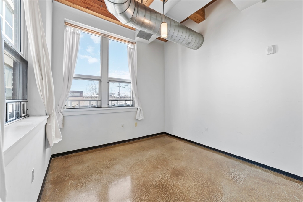 118 Holmes St # 205