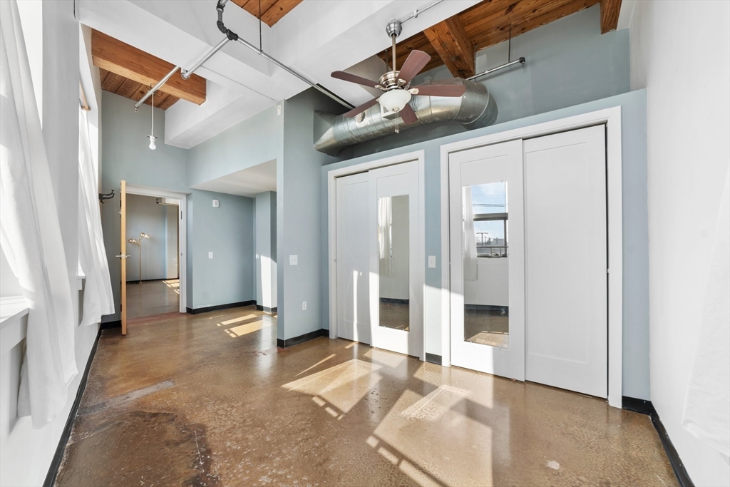 118 Holmes St # 205