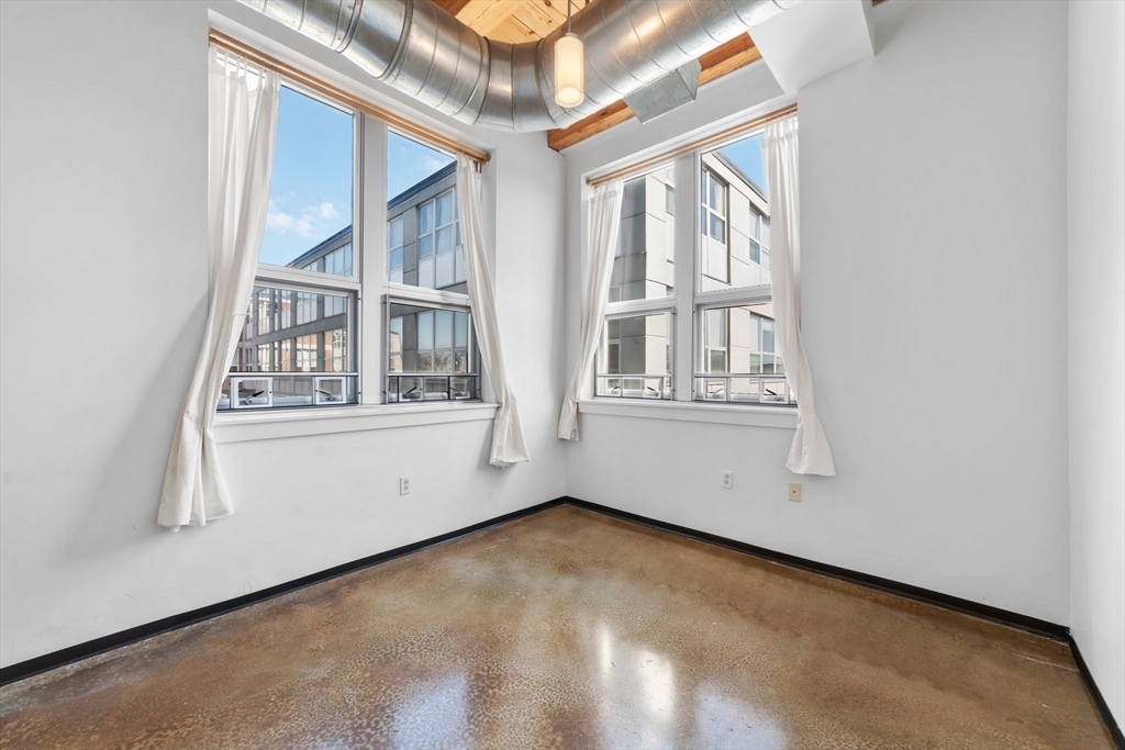 118 Holmes St # 205