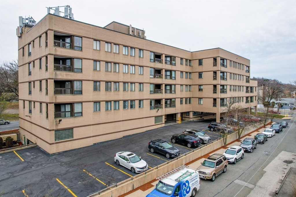 59-75 Valley St # 3G