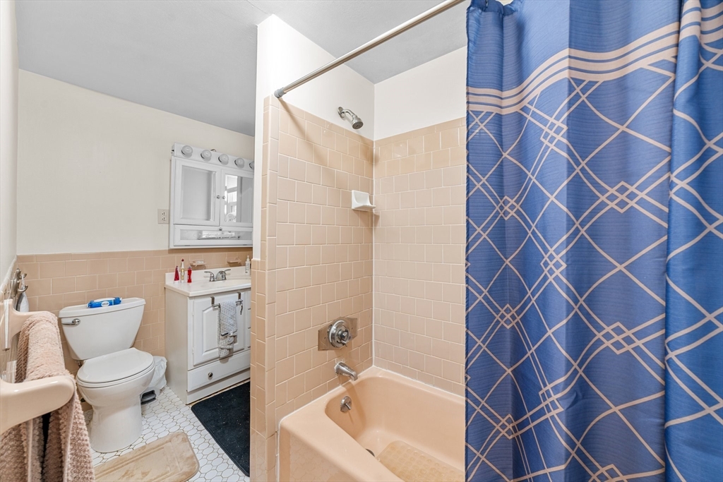112 Sycamore St # 2
