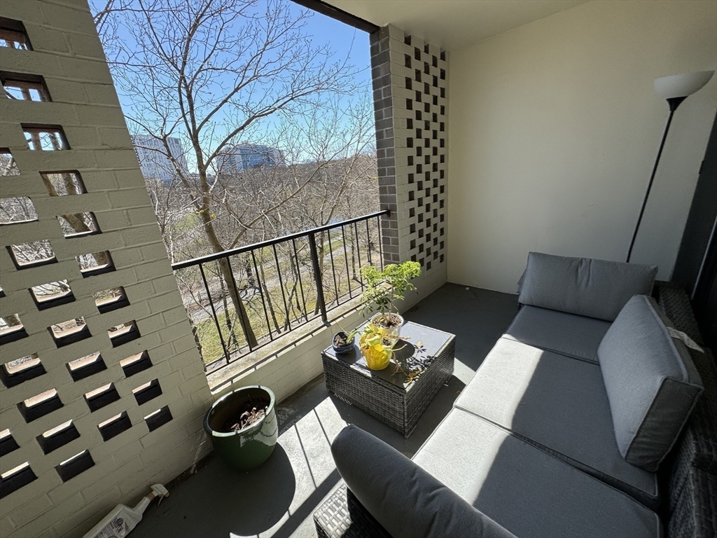 33 Pond Ave # 521