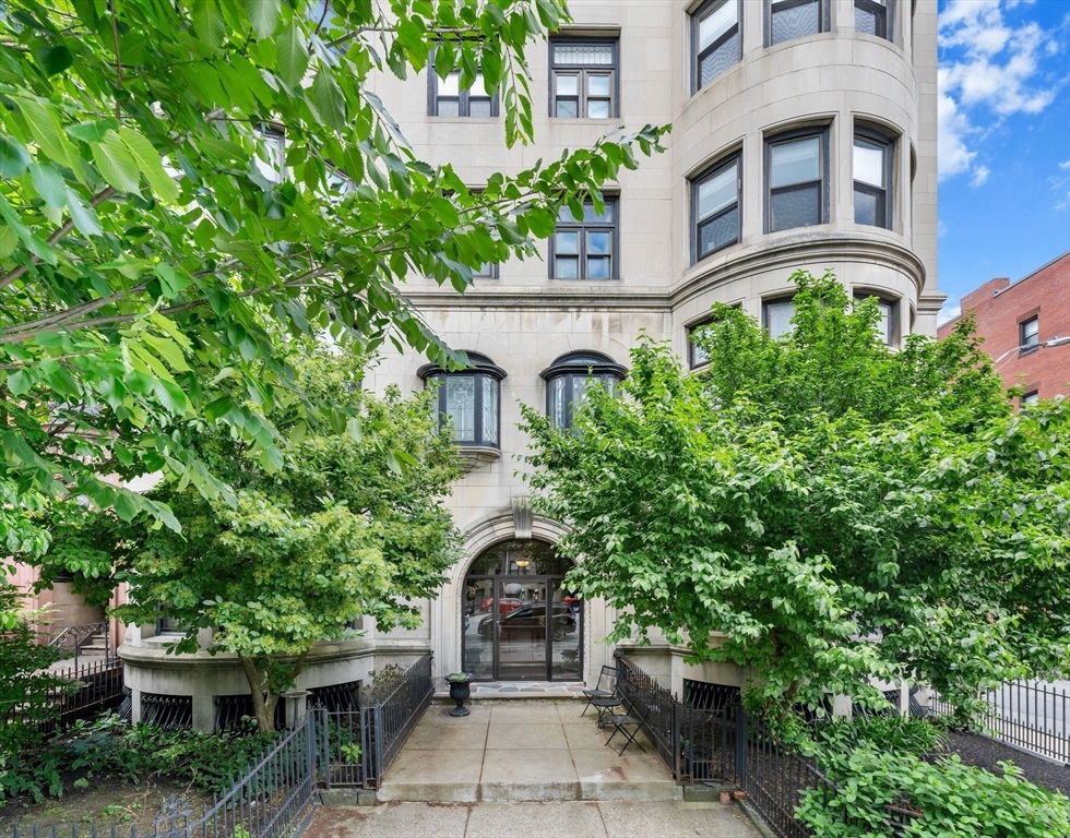 857 Beacon St # 4 Unit: B-4