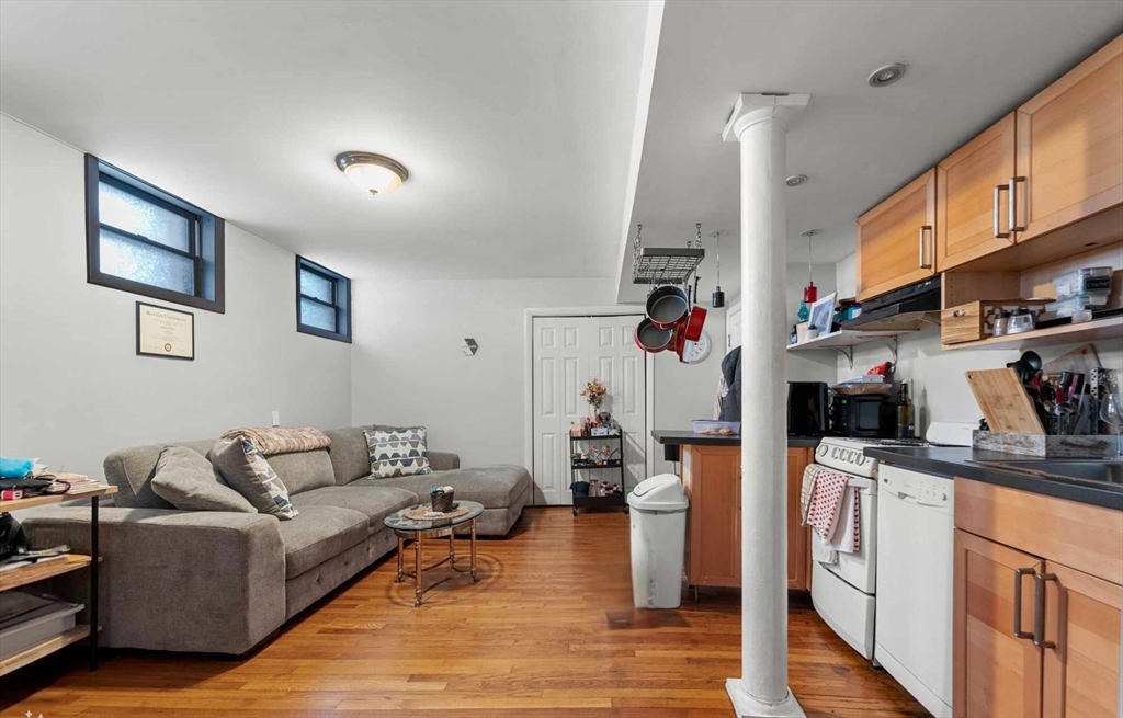 857 Beacon St # 4 Unit: B-4