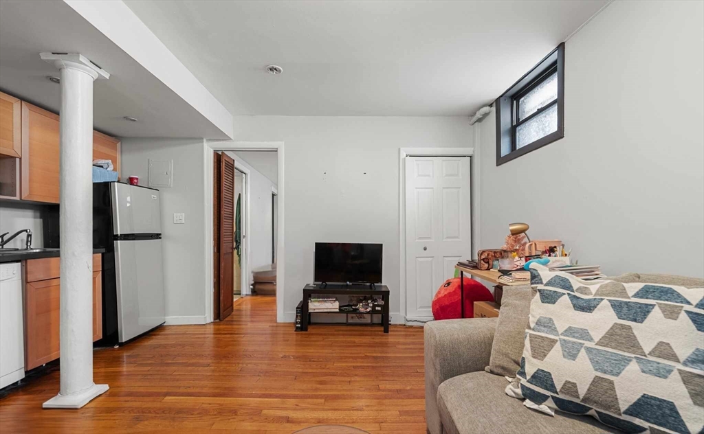 857 Beacon St # 4 Unit: B-4