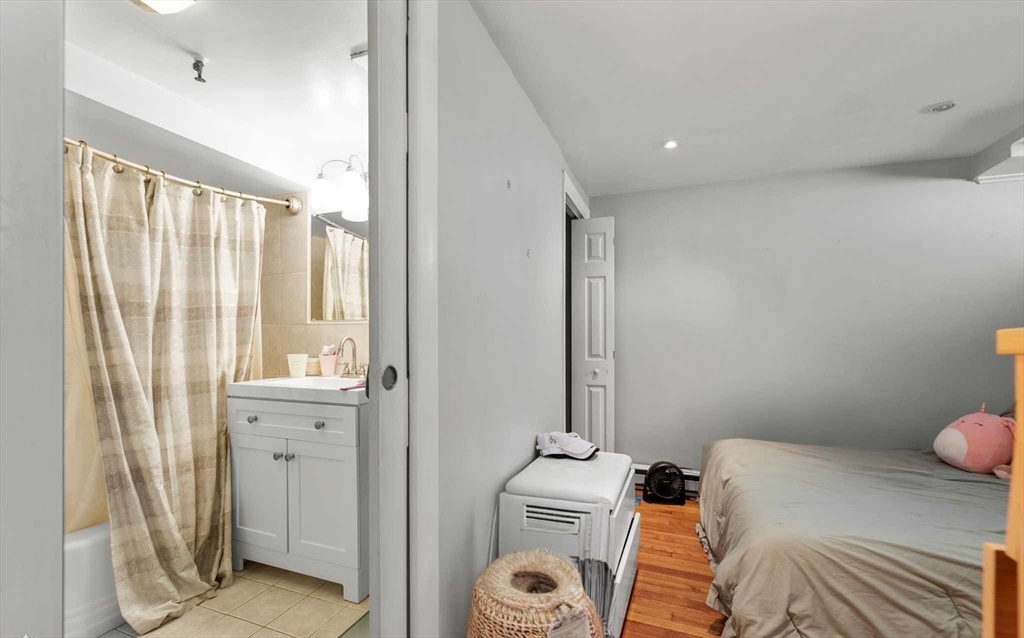 857 Beacon St # 4 Unit: B-4