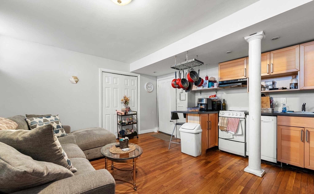 857 Beacon St # 4 Unit: B-4