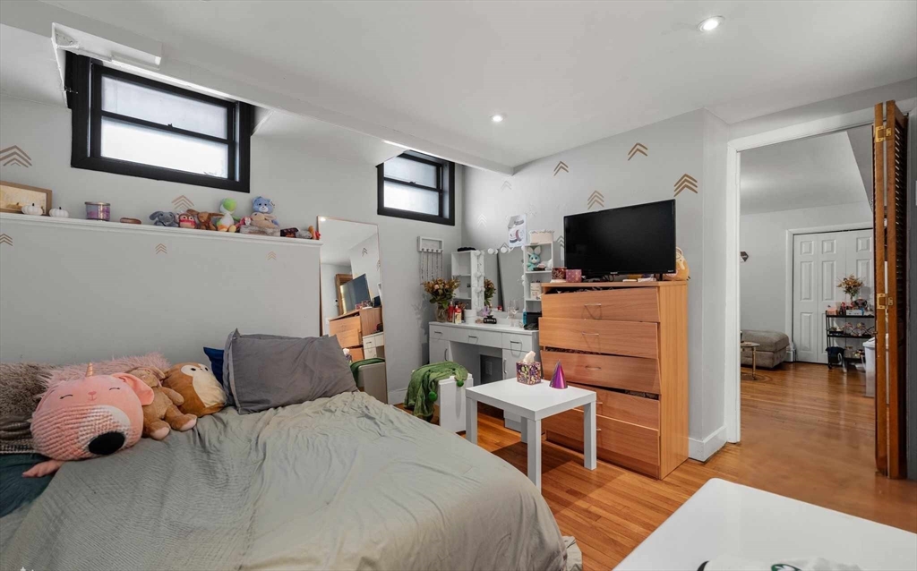 857 Beacon St # 4 Unit: B-4