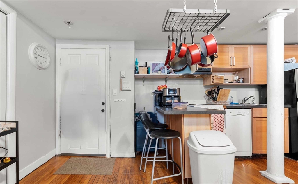 857 Beacon St # 4 Unit: B-4
