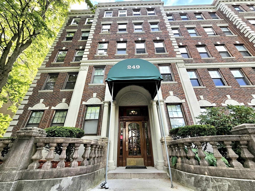 249 Chestnut Hill Ave # 31