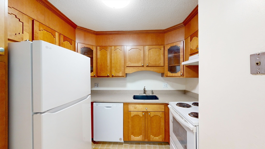 31 Hamlin Ln # B21