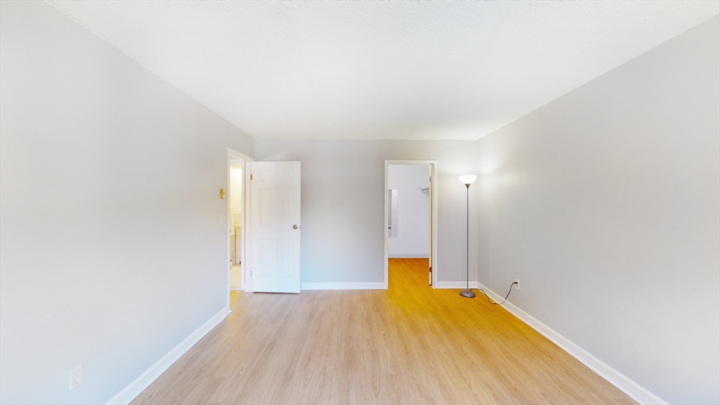 31 Hamlin Ln # B21