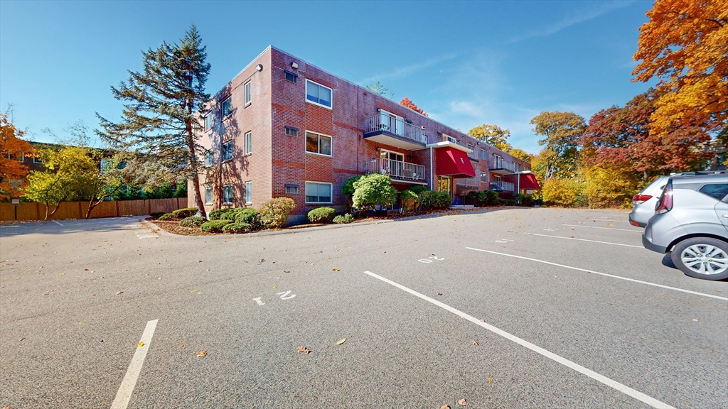 31 Hamlin Ln # B21