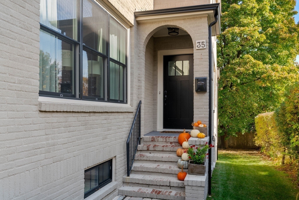 35 Algonquin Road # 35