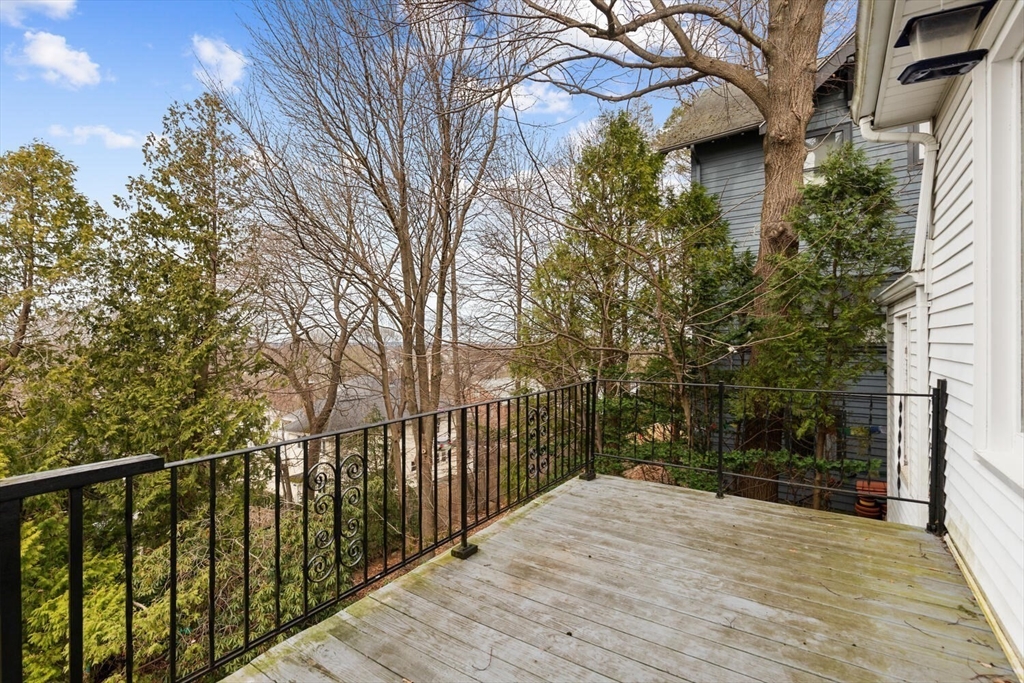 109 Waban Hill Rd N