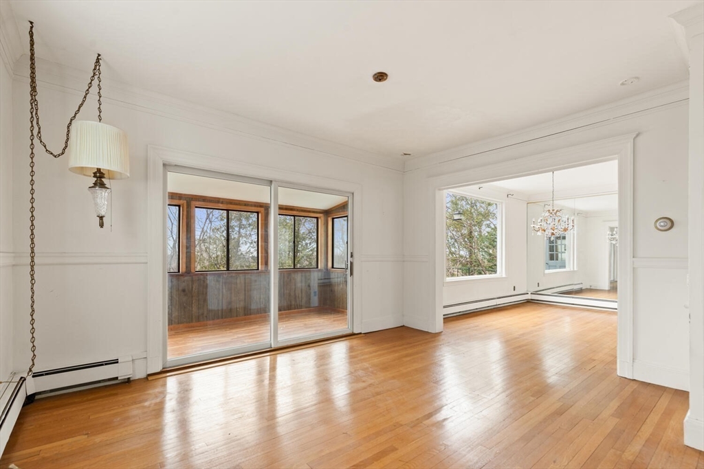 109 Waban Hill Rd N